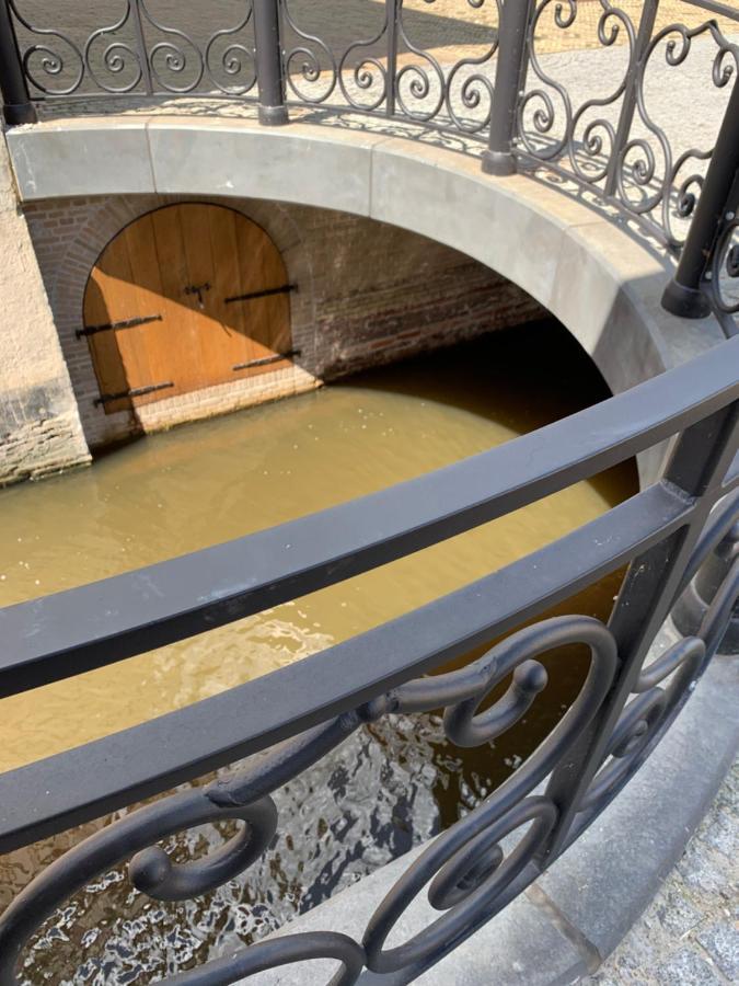 b&b het Herenhuys aan de historische gracht van Kollum Buitenkant foto