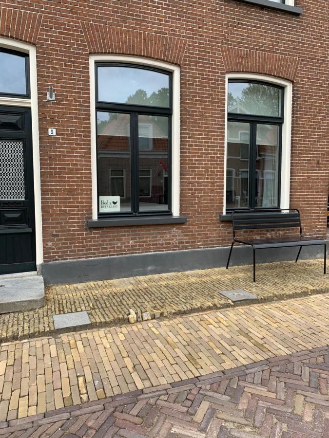 b&b het Herenhuys aan de historische gracht van Kollum Buitenkant foto