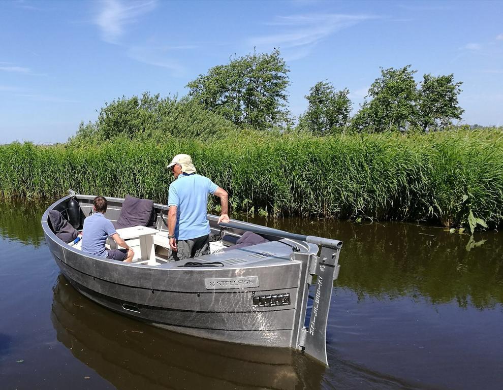 b&b het Herenhuys aan de historische gracht van Kollum Buitenkant foto