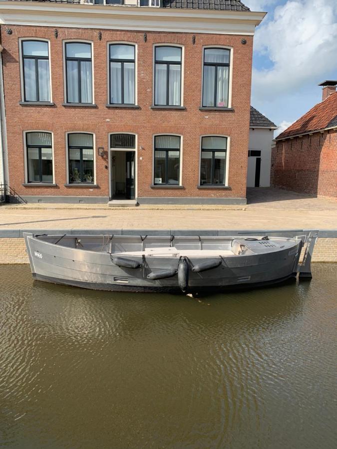 b&b het Herenhuys aan de historische gracht van Kollum Buitenkant foto